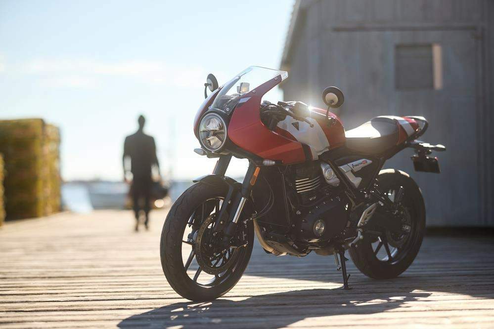 Triumph Thruxton 400 technical specifications